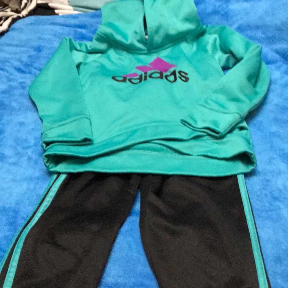 Adidas girls super cute sweatsuit